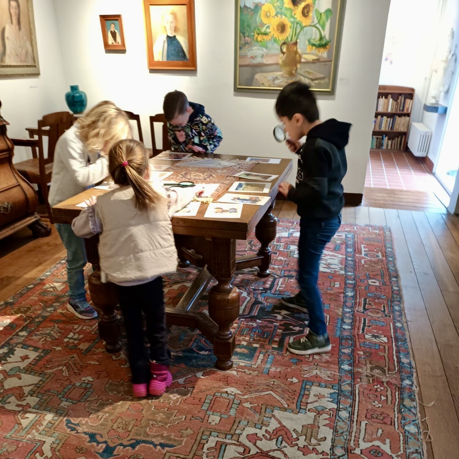 kinderen in het museum